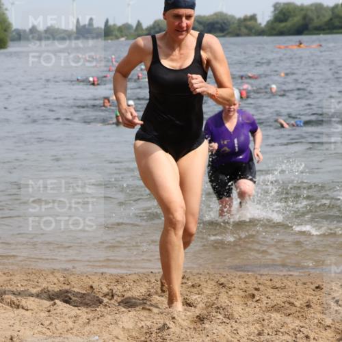 15.06.2025 - 27. Vierlanden-Triathlon Lena Gebhardt http://msf.ph/oto/8018071 15.06.2025 10:16:27 Schwimmen 477, 487, 491, 494, 499, 523, 526, 549, 574, 614, 634 meine-sportfotos.de