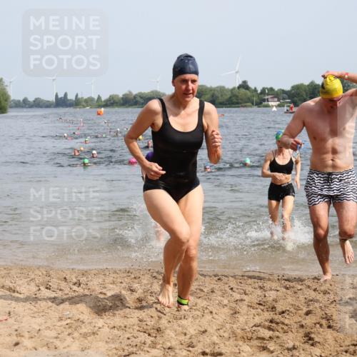 15.06.2025 - 27. Vierlanden-Triathlon Lena Gebhardt http://msf.ph/oto/8018083 15.06.2025 10:16:28 Schwimmen 477, 487, 491, 494, 499, 523, 526, 549, 574, 614, 634 meine-sportfotos.de