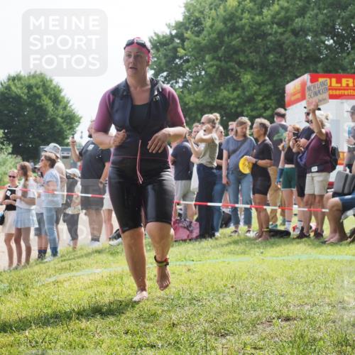 15.06.2025 - 27. Vierlanden-Triathlon KatJ http://msf.ph/oto/8018089 15.06.2025 10:17:23 Schwimmen 529, 575, 581, 584 meine-sportfotos.de