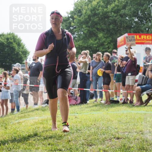 15.06.2025 - 27. Vierlanden-Triathlon KatJ http://msf.ph/oto/8018103 15.06.2025 10:17:23 Schwimmen 529, 575, 581, 584 meine-sportfotos.de