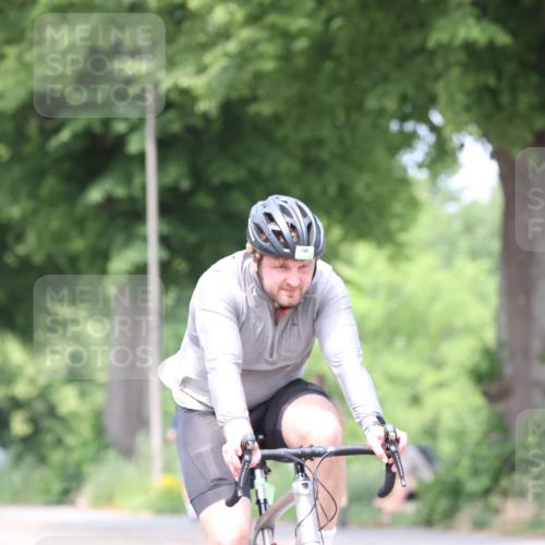 15.06.2025 - 7 Türme Triathlon Yannick Fuchs http://msf.ph/oto/8018104 15.06.2025 13:31:18 Radfahren 741, 938 meine-sportfotos.de