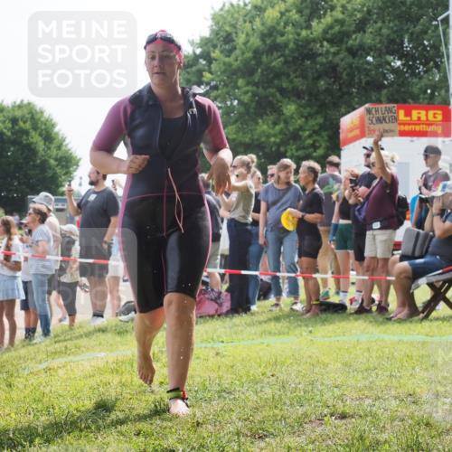 15.06.2025 - 27. Vierlanden-Triathlon KatJ http://msf.ph/oto/8018108 15.06.2025 10:17:23 Schwimmen 529, 575, 581, 584 meine-sportfotos.de
