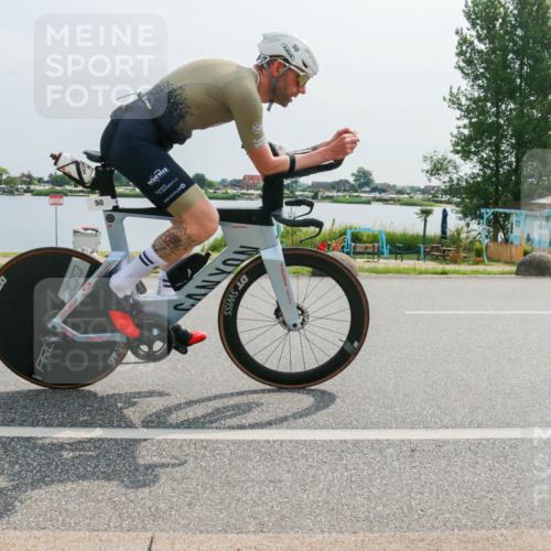 15.06.2025 - 27. Vierlanden-Triathlon H.Heesch http://msf.ph/oto/8018126 15.06.2025 10:16:05 Radfahren 23, 50, 124, 429, 437 meine-sportfotos.de