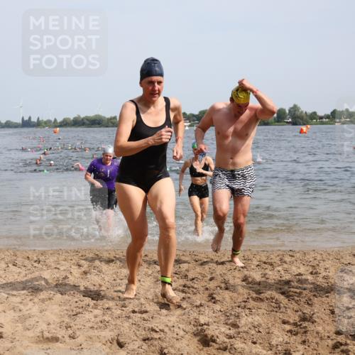 15.06.2025 - 27. Vierlanden-Triathlon Lena Gebhardt http://msf.ph/oto/8018128 15.06.2025 10:16:28 Schwimmen 477, 487, 491, 494, 499, 523, 526, 549, 574, 614, 634 meine-sportfotos.de
