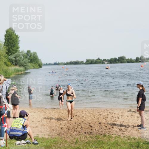 21.06.2025 - 27. Vierlanden-Triathlon MichiJ http://msf.ph/oto/8018129 15.06.2026 10:18:23 Schwimmen 495, 535, 568, 586 meine-sportfotos.de