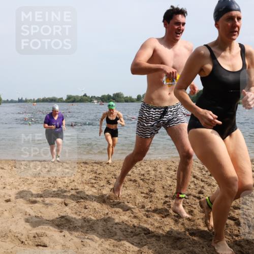 15.06.2025 - 27. Vierlanden-Triathlon Lena Gebhardt http://msf.ph/oto/8018145 15.06.2025 10:16:29 Schwimmen 477, 487, 491, 494, 499, 523, 526, 549, 574, 614, 634 meine-sportfotos.de