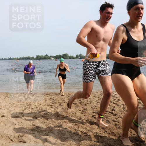 15.06.2025 - 27. Vierlanden-Triathlon Lena Gebhardt http://msf.ph/oto/8018169 15.06.2025 10:16:30 Schwimmen 477, 487, 491, 494, 499, 526, 549, 574, 614, 634 meine-sportfotos.de