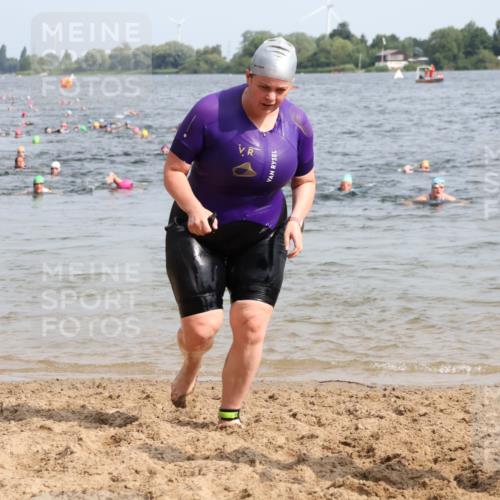 15.06.2025 - 27. Vierlanden-Triathlon Lena Gebhardt http://msf.ph/oto/8018188 15.06.2025 10:16:30 Schwimmen 477, 487, 491, 494, 499, 526, 549, 574, 614, 634 meine-sportfotos.de