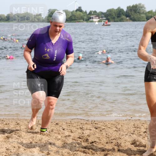 15.06.2025 - 27. Vierlanden-Triathlon Lena Gebhardt http://msf.ph/oto/8018207 15.06.2025 10:16:30 Schwimmen 477, 487, 491, 494, 499, 526, 549, 574, 614, 634 meine-sportfotos.de