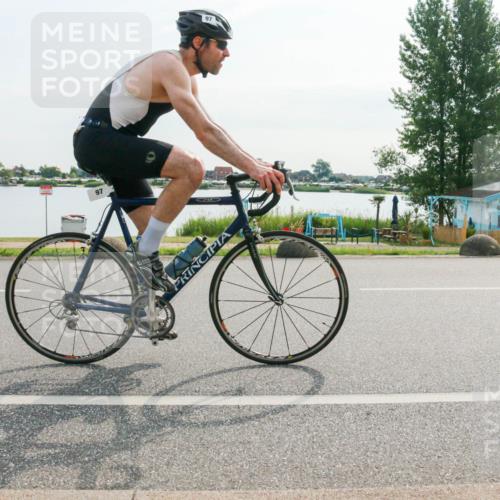 15.06.2025 - 27. Vierlanden-Triathlon H.Heesch http://msf.ph/oto/8018241 15.06.2025 09:27:12 Radfahren 74, 97, 102 meine-sportfotos.de