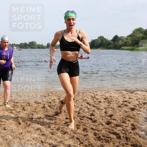 15.06.2025 - 27. Vierlanden-Triathlon Lena Gebhardt http://msf.ph/oto/8018243 15.06.2025 10:16:31 Schwimmen 477, 487, 491, 494, 499, 526, 549, 574, 614, 634 meine-sportfotos.de