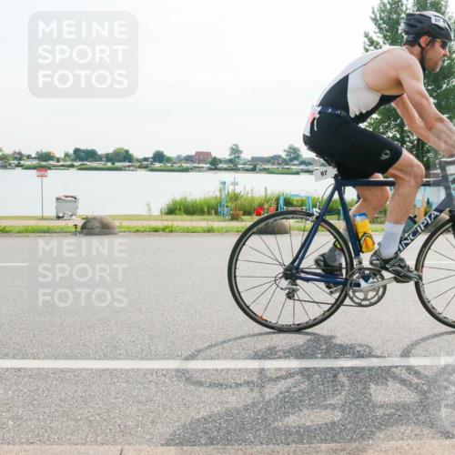 15.06.2025 - 27. Vierlanden-Triathlon H.Heesch http://msf.ph/oto/8018246 15.06.2025 09:27:12 Radfahren 74, 97, 102 meine-sportfotos.de