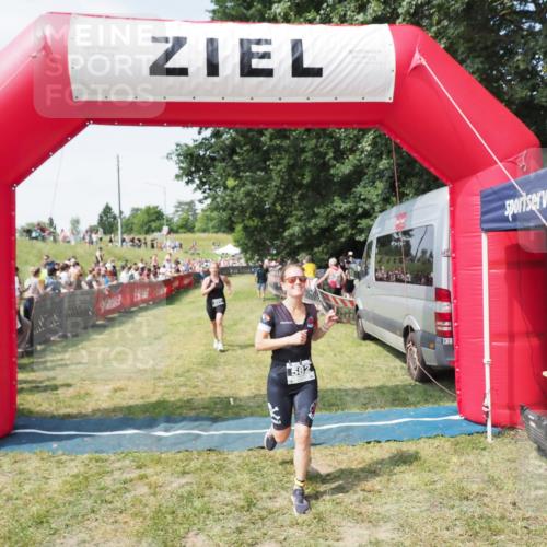 21.06.2025 - 27. Vierlanden-Triathlon MichiJ http://msf.ph/oto/8018249 15.06.2026 11:34:09 Ziel 521, 582 meine-sportfotos.de