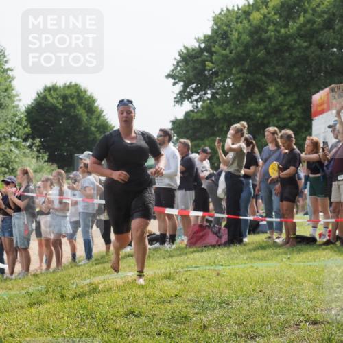 15.06.2025 - 27. Vierlanden-Triathlon KatJ http://msf.ph/oto/8018256 15.06.2025 10:17:28 Schwimmen 529, 575, 581, 582, 584, 594 meine-sportfotos.de