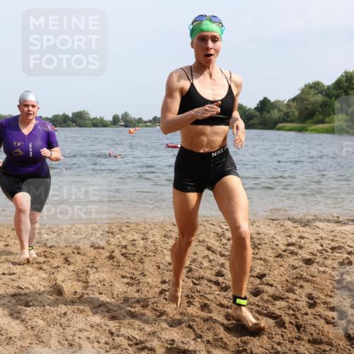 15.06.2025 - 27. Vierlanden-Triathlon Lena Gebhardt http://msf.ph/oto/8018263 15.06.2025 10:16:31 Schwimmen 477, 487, 491, 494, 499, 526, 549, 574, 614, 634 meine-sportfotos.de