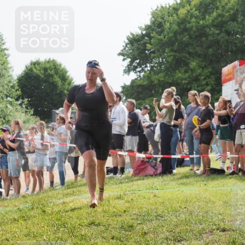 15.06.2025 - 27. Vierlanden-Triathlon KatJ http://msf.ph/oto/8018277 15.06.2025 10:17:28 Schwimmen 529, 575, 581, 582, 584, 594 meine-sportfotos.de