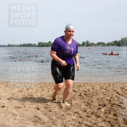 15.06.2025 - 27. Vierlanden-Triathlon Lena Gebhardt http://msf.ph/oto/8018279 15.06.2025 10:16:32 Schwimmen 487, 491, 494, 499, 526, 549, 574, 614, 634 meine-sportfotos.de