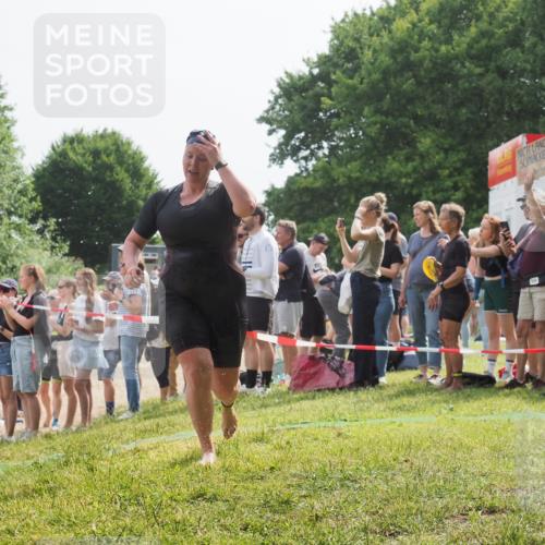 15.06.2025 - 27. Vierlanden-Triathlon KatJ http://msf.ph/oto/8018281 15.06.2025 10:17:28 Schwimmen 529, 575, 581, 582, 584, 594 meine-sportfotos.de