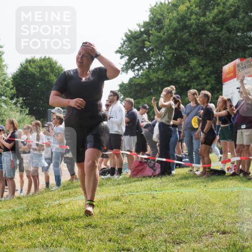 15.06.2025 - 27. Vierlanden-Triathlon KatJ http://msf.ph/oto/8018292 15.06.2025 10:17:28 Schwimmen 529, 575, 581, 582, 584, 594 meine-sportfotos.de