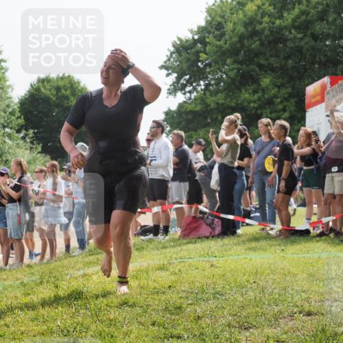 15.06.2025 - 27. Vierlanden-Triathlon KatJ http://msf.ph/oto/8018295 15.06.2025 10:17:28 Schwimmen 529, 575, 581, 582, 584, 594 meine-sportfotos.de