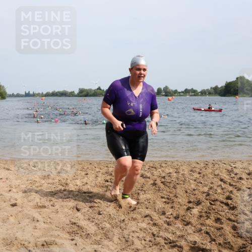15.06.2025 - 27. Vierlanden-Triathlon Lena Gebhardt http://msf.ph/oto/8018299 15.06.2025 10:16:32 Schwimmen 487, 491, 494, 499, 526, 549, 574, 614, 634 meine-sportfotos.de