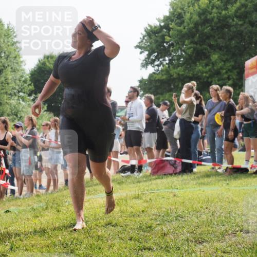 15.06.2025 - 27. Vierlanden-Triathlon KatJ http://msf.ph/oto/8018306 15.06.2025 10:17:29 Schwimmen 529, 572, 581, 582, 584, 594 meine-sportfotos.de