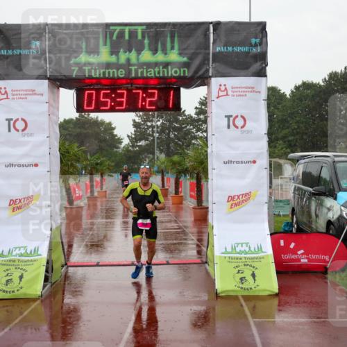 15.06.2025 - 7 Türme Triathlon Michael Strokosch http://msf.ph/oto/8018319 15.06.2025 15:37:21 Ziel  meine-sportfotos.de