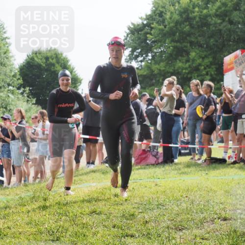 15.06.2025 - 27. Vierlanden-Triathlon KatJ http://msf.ph/oto/8018323 15.06.2025 10:17:32 Schwimmen 485, 488, 492, 519, 529, 532, 557, 572, 582, 584, 588, 594, 626 meine-sportfotos.de