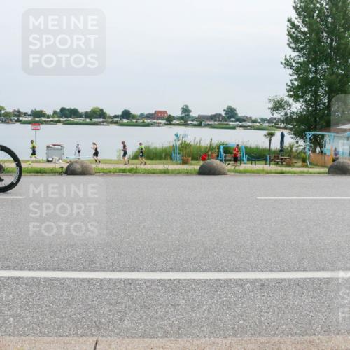 15.06.2025 - 27. Vierlanden-Triathlon H.Heesch http://msf.ph/oto/8018324 15.06.2025 11:15:07 Radfahren 728, 803, 866 meine-sportfotos.de