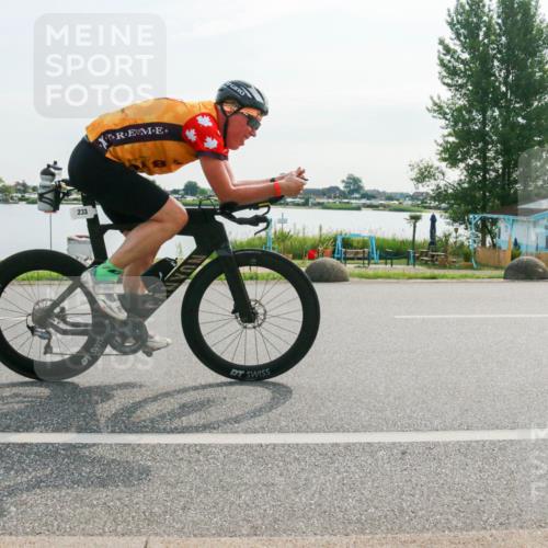15.06.2025 - 27. Vierlanden-Triathlon H.Heesch http://msf.ph/oto/8018331 15.06.2025 09:28:56 Radfahren 172, 183, 233 meine-sportfotos.de