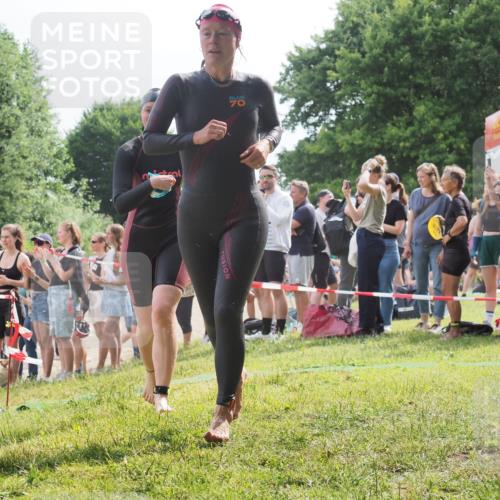 15.06.2025 - 27. Vierlanden-Triathlon KatJ http://msf.ph/oto/8018345 15.06.2025 10:17:33 Schwimmen 485, 488, 492, 519, 529, 532, 557, 562, 572, 582, 584, 588, 594, 626 meine-sportfotos.de