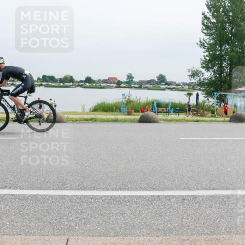 15.06.2025 - 27. Vierlanden-Triathlon H.Heesch http://msf.ph/oto/8018357 15.06.2025 11:15:09 Radfahren 803, 866, 871 meine-sportfotos.de