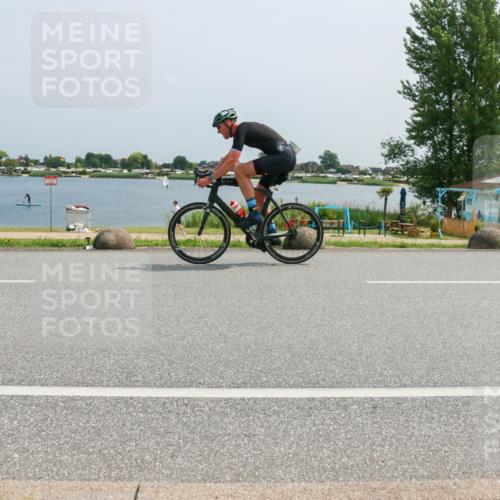 21.06.2025 - 27. Vierlanden-Triathlon H.Heesch http://msf.ph/oto/8018363 15.06.2025 12:00:12 Radfahren 785, 825 meine-sportfotos.de