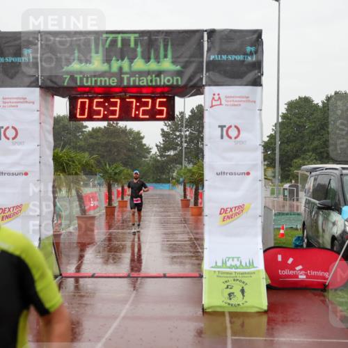 15.06.2025 - 7 Türme Triathlon Michael Strokosch http://msf.ph/oto/8018390 15.06.2025 15:37:25 Ziel 262 meine-sportfotos.de