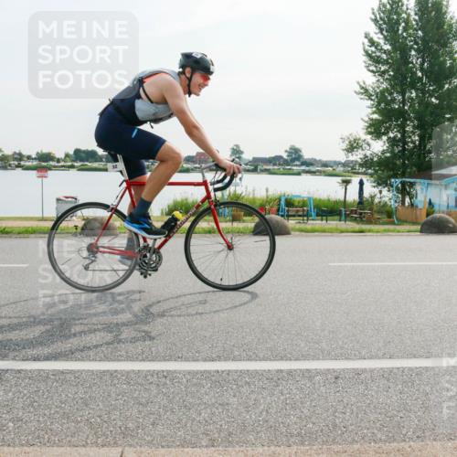 15.06.2025 - 27. Vierlanden-Triathlon H.Heesch http://msf.ph/oto/8018391 15.06.2025 09:30:26 Radfahren 32 meine-sportfotos.de