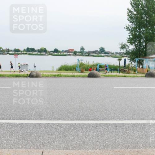 15.06.2025 - 27. Vierlanden-Triathlon H.Heesch http://msf.ph/oto/8018398 15.06.2025 11:15:10 Radfahren 803, 866, 871 meine-sportfotos.de