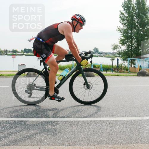 15.06.2025 - 27. Vierlanden-Triathlon H.Heesch http://msf.ph/oto/8018399 15.06.2025 09:30:35 Radfahren 174 meine-sportfotos.de
