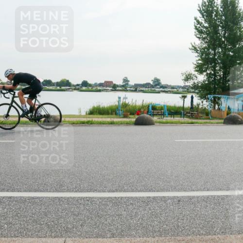 15.06.2025 - 27. Vierlanden-Triathlon H.Heesch http://msf.ph/oto/8018406 15.06.2025 09:30:47 Radfahren 65, 160 meine-sportfotos.de