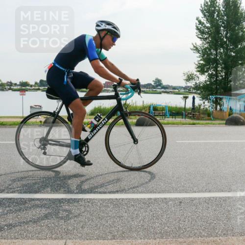 15.06.2025 - 27. Vierlanden-Triathlon H.Heesch http://msf.ph/oto/8018426 15.06.2025 09:31:05 Radfahren 70 meine-sportfotos.de