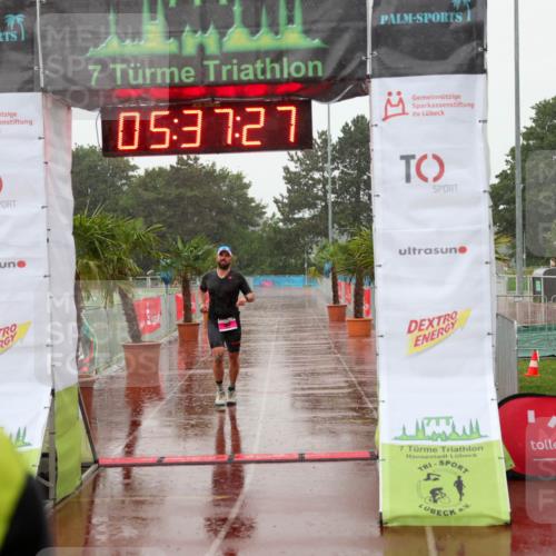 15.06.2025 - 7 Türme Triathlon Michael Strokosch http://msf.ph/oto/8018430 15.06.2025 15:37:27 Ziel 262 meine-sportfotos.de