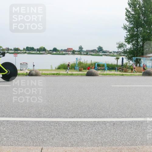 15.06.2025 - 27. Vierlanden-Triathlon H.Heesch http://msf.ph/oto/8018432 15.06.2025 11:15:19 Radfahren 817, 862 meine-sportfotos.de