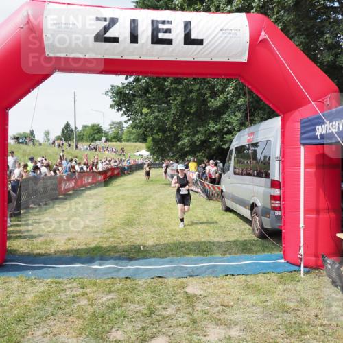 21.06.2025 - 27. Vierlanden-Triathlon MichiJ http://msf.ph/oto/8018450 15.06.2026 11:34:31 Ziel 559 meine-sportfotos.de