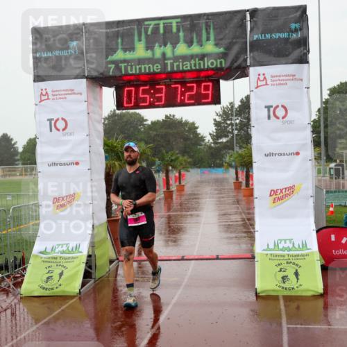 15.06.2025 - 7 Türme Triathlon Michael Strokosch http://msf.ph/oto/8018469 15.06.2025 15:37:29 Ziel 262 meine-sportfotos.de