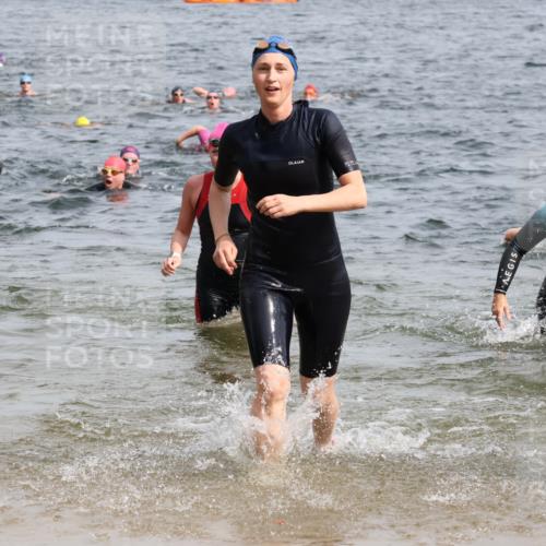 15.06.2025 - 27. Vierlanden-Triathlon Lena Gebhardt http://msf.ph/oto/8018476 15.06.2025 10:16:42 Schwimmen 501, 516, 549, 595, 604, 633 meine-sportfotos.de