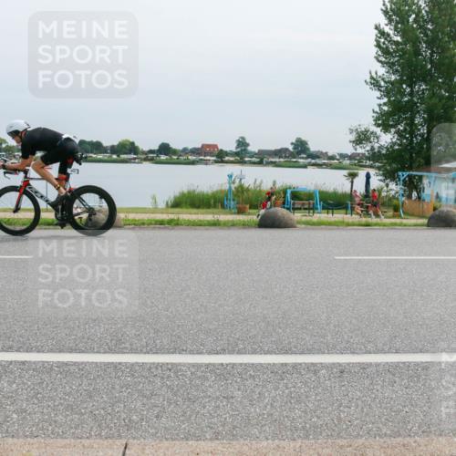 15.06.2025 - 27. Vierlanden-Triathlon H.Heesch http://msf.ph/oto/8018479 15.06.2025 11:15:20 Radfahren 687, 817, 853, 862 meine-sportfotos.de