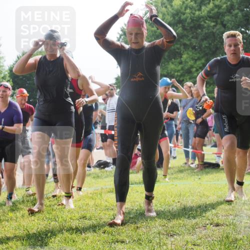 15.06.2025 - 27. Vierlanden-Triathlon KatJ http://msf.ph/oto/8018488 15.06.2025 10:17:39 Schwimmen 485, 488, 492, 493, 519, 532, 537, 552, 557, 562, 572, 582, 588, 594, 626 meine-sportfotos.de