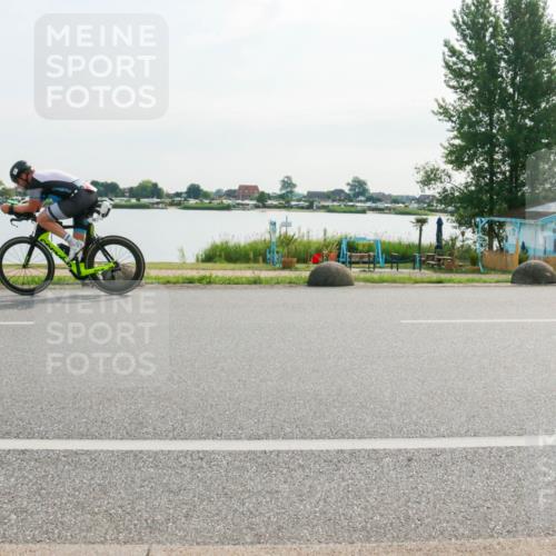 15.06.2025 - 27. Vierlanden-Triathlon H.Heesch http://msf.ph/oto/8018494 15.06.2025 09:32:01 Radfahren 18, 38, 93, 178, 185 meine-sportfotos.de
