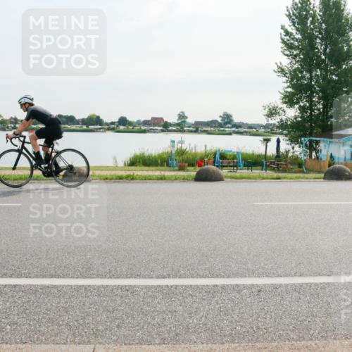 15.06.2025 - 27. Vierlanden-Triathlon H.Heesch http://msf.ph/oto/8018506 15.06.2025 09:32:01 Radfahren 18, 38, 93, 178, 185 meine-sportfotos.de