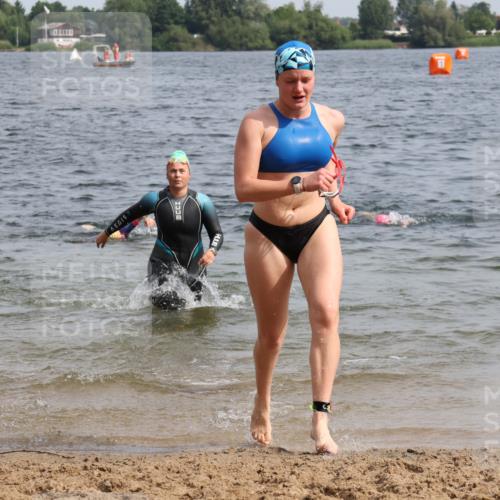 15.06.2025 - 27. Vierlanden-Triathlon Lena Gebhardt http://msf.ph/oto/8018508 15.06.2025 10:16:43 Schwimmen 501, 516, 551, 595, 604, 633 meine-sportfotos.de