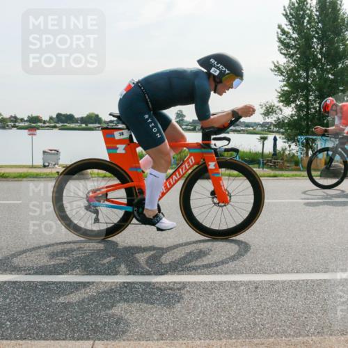 15.06.2025 - 27. Vierlanden-Triathlon H.Heesch http://msf.ph/oto/8018526 15.06.2025 09:32:04 Radfahren 18, 38, 93, 185, 193 meine-sportfotos.de